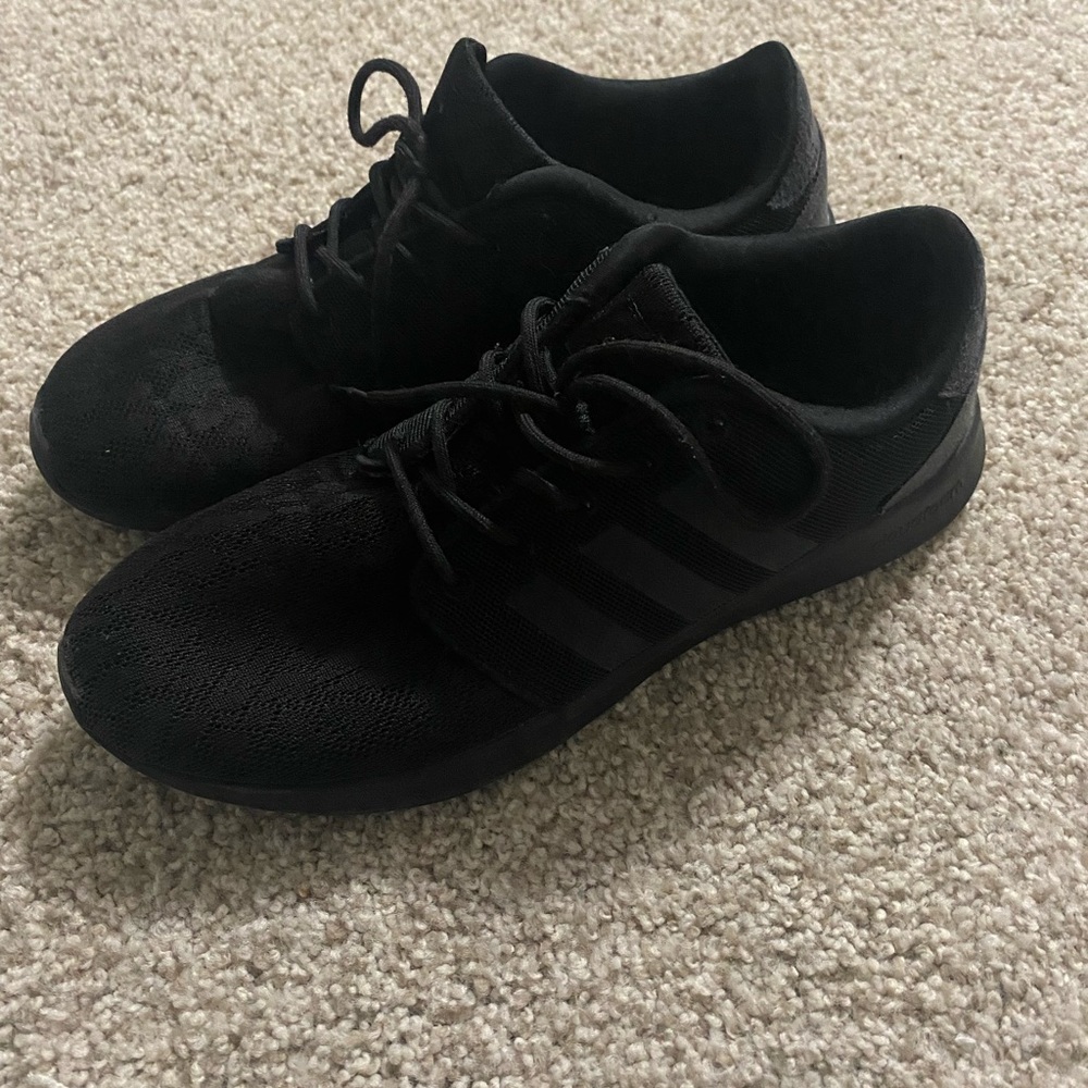 Black “lace” Addis’s great condition size 7 1/5